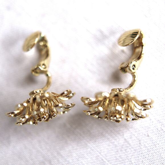 Tiny Flower Earrings Gold Tone Open Work Clip Ons - Picture 9 of 12